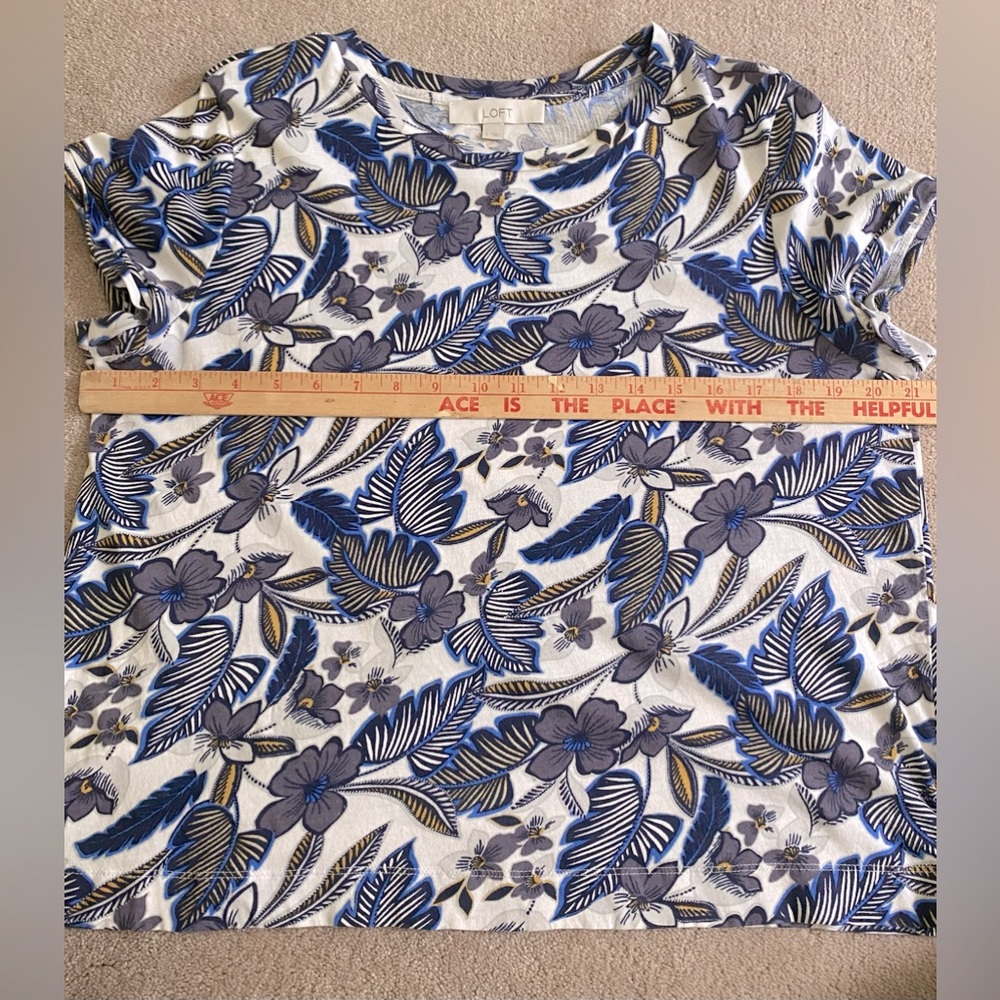 LOFT T-Shirt. Size L, white with blue/gray print, split hem, cuffed edge sleeve